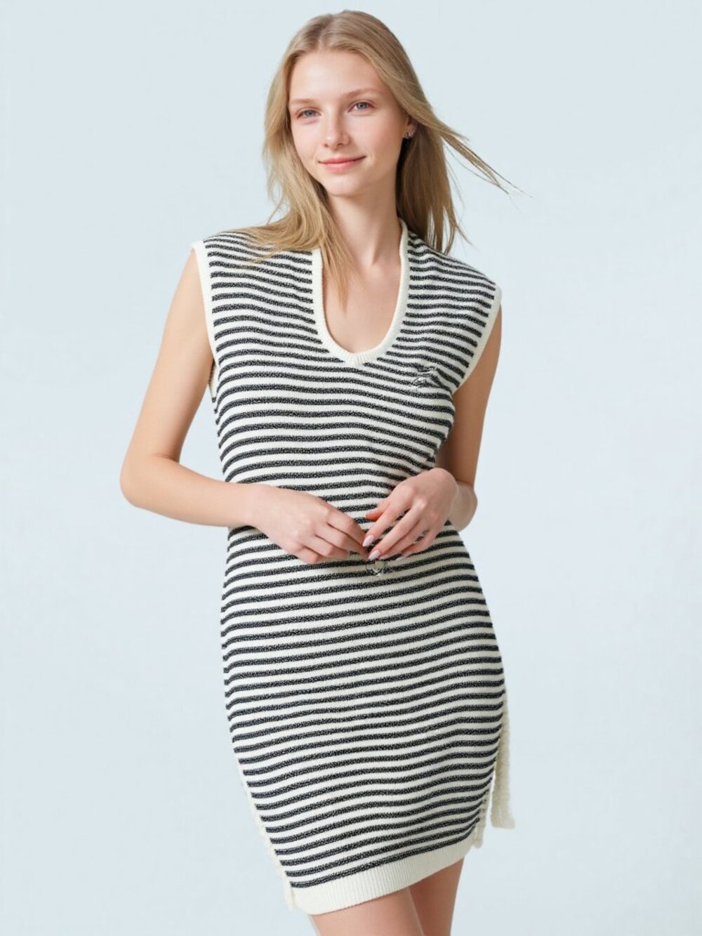 Tahari Sleeveless Lightweight Striped Soft Knit Sweater White/Black